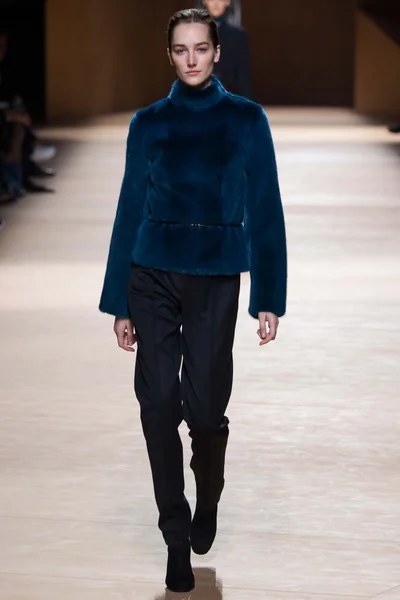 Look 19